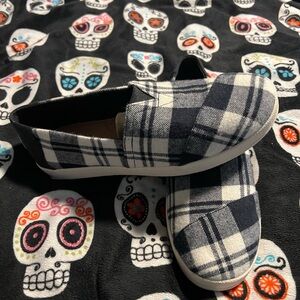 TOMS Avalon black white plaid